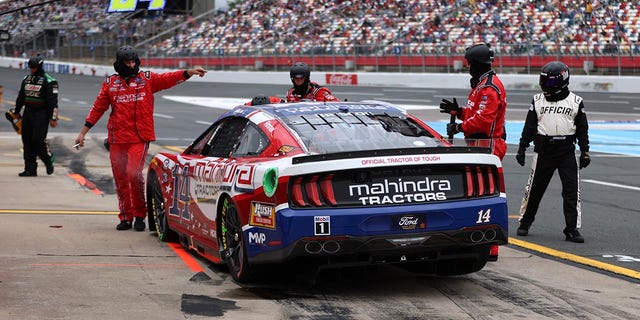 Chase Briscoe in the pit at the Coca-Cola 600