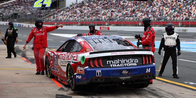 Chase Briscoe in the pits at the Coca-Cola 600