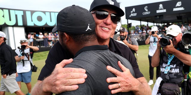 LIV CEO Greg Norman congratulates Harold Varner III