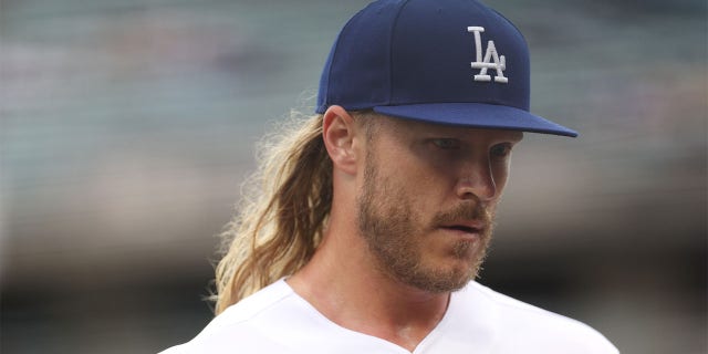 Noah Syndergaard heads to dugout