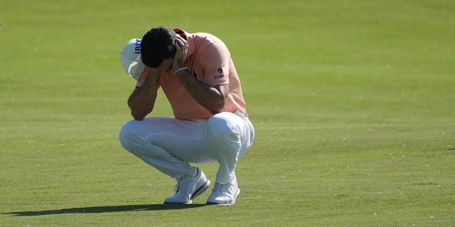 Billy Horschel reacciona a un tiro en el hoyo 17