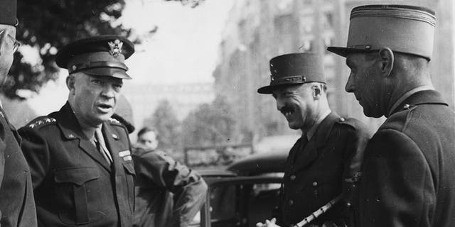 Eisenhower talking to a general in France