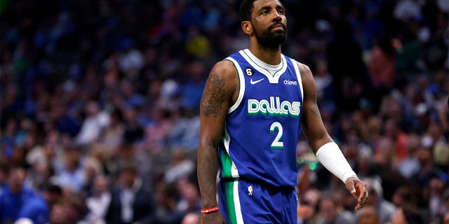 Kyrie Irving speelt tegen de Kings
