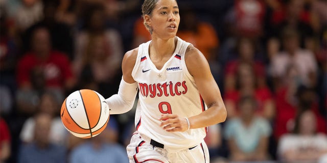 Washington Mystics bewaker Natasha Cloud speelt tegen Atlanta