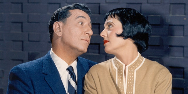 Louis Prima and Keely Smith look adoringly at each other