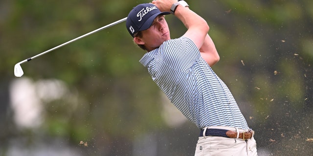 Gordon Sargent swings on 17