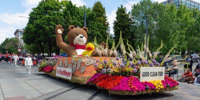 Portland Rose Festival float