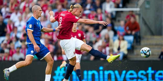 Erling Haaland shoots ball
