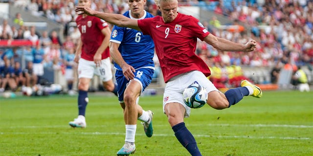 Erling Haaland shoots ball