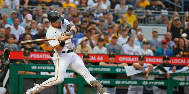 Henry Davis swings bat