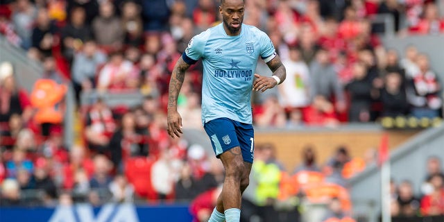 Ivan Toney kicks the ball