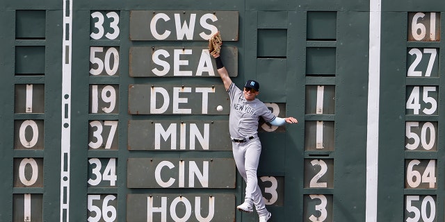 Jake Bauers misses the catch