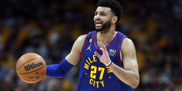 Jamal Murray calls out play
