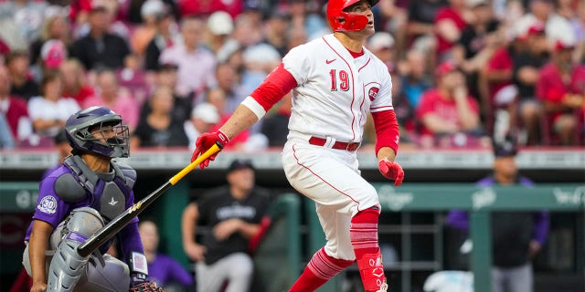 Joey Votto watches solo home run
