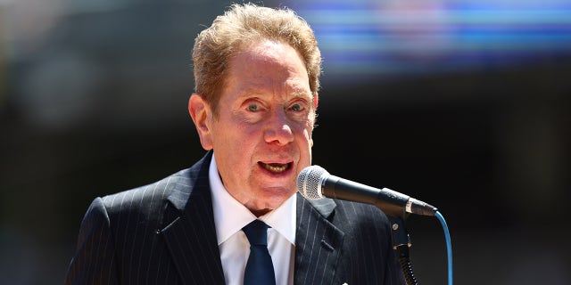John Sterling konuşuyor