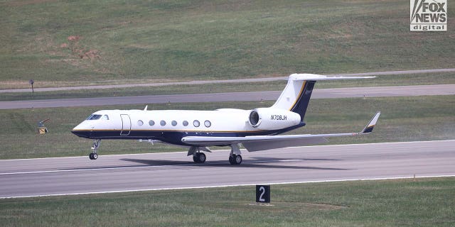 The plane carrying Joran van der Sloot lands in Alabama