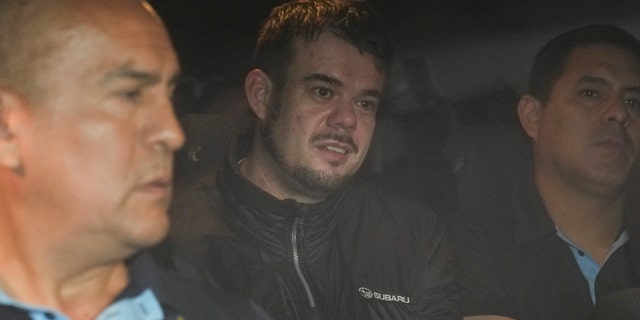 Joran van der Sloot is transported to the airport