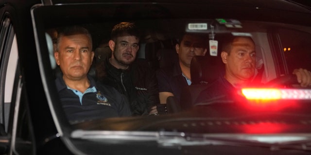 Joran van der Sloot is transported to the airport