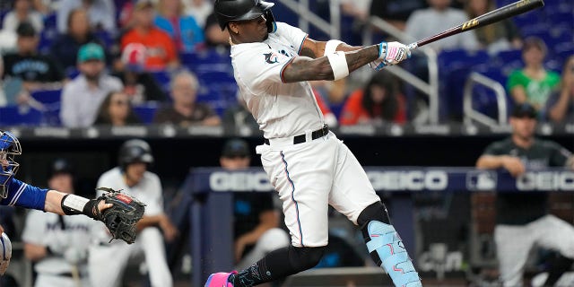 Jorge Soler hits home run