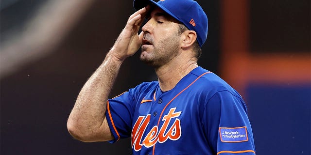 Justin Verlander reacts during first inning