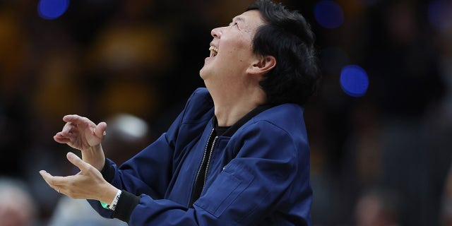 Ken Jeong visto en el Ball Arena