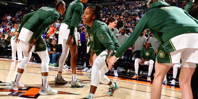 Sue Bird, a WNBA legend, praises Jewell Loyd, a former Storm teammate 1 Jewell Loyd with teammates