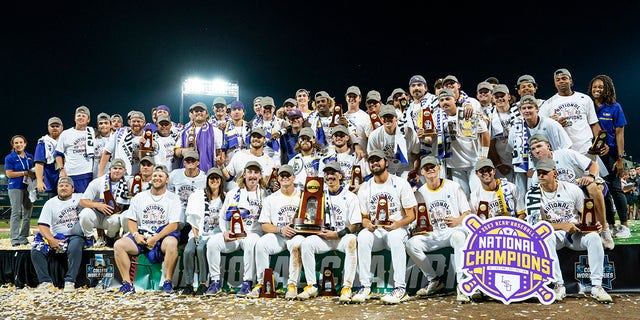 LSU Tigers pose after winning NCAA title