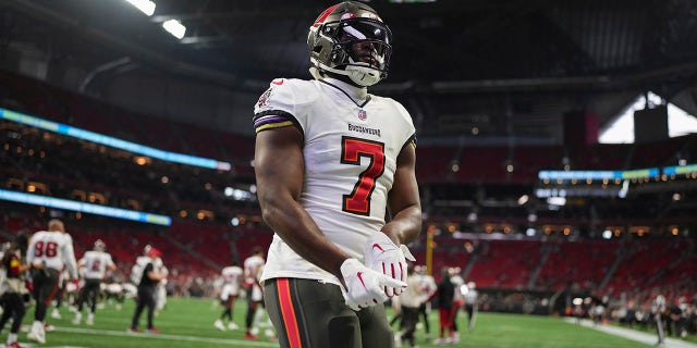 Leonard Fournette walks on field