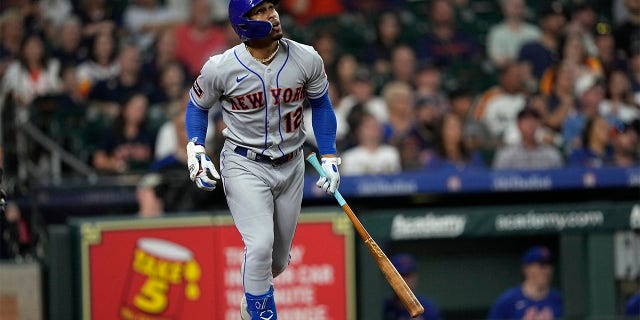 Fransisco Lindor watches three-run home run