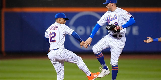 Fransisco Lindor and Brandon Nimmo celebrate