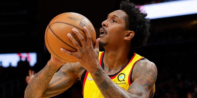 Lou Williams shoots
