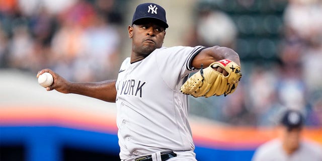 Luis Severino throws pitch