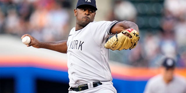 Luis Severino throws pitch