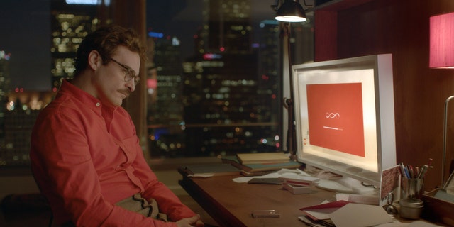 Joaquin Phoenix look at a computer screen in the movie "Her"