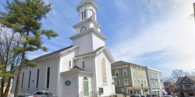 Marblehead's Grace Community Church seen from street