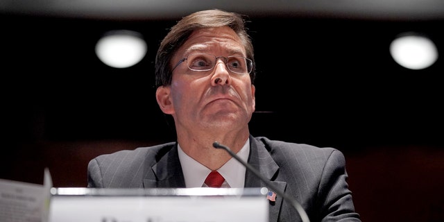 Mark esper trump secrétaire à la défense