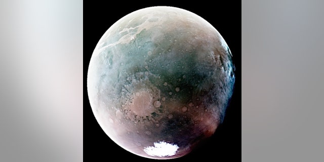 Das erste MAVEN-UV-Bild des Mars