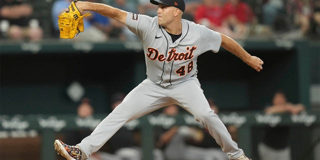 Matthew Boyd throws pitch