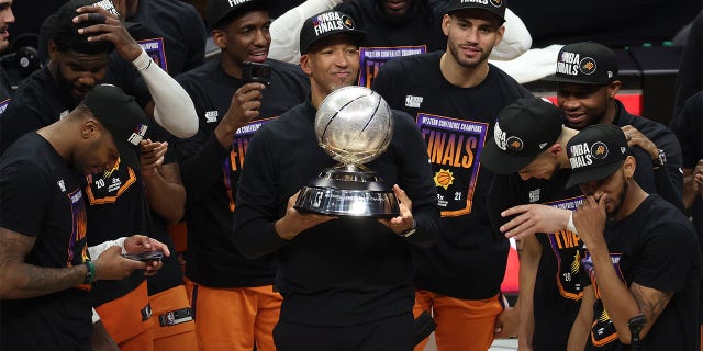 Monty Williams hoists trophy