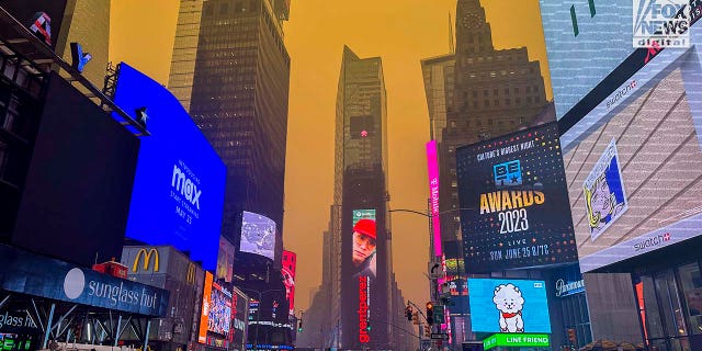 Smoke in NYC from the Canadian wildfires