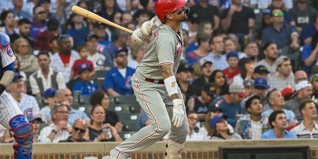Nick Castellanos hits home run