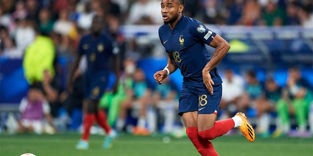 Christopher Nkunku rans with ball
