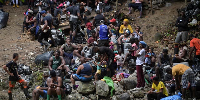 Panamá lanza Operación Escudo para combatir pandillas y traficantes de migrantes en fronteras de Colombia 4 inmigrantes