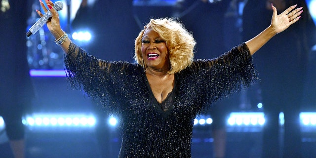 Patti LaBelle sings on stage