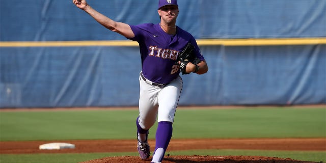 Paul Skenes throws pitch