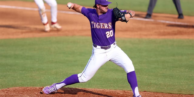 Paul Skenes throws pitch