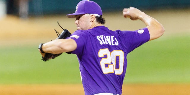 Paul Skenes throws pitch