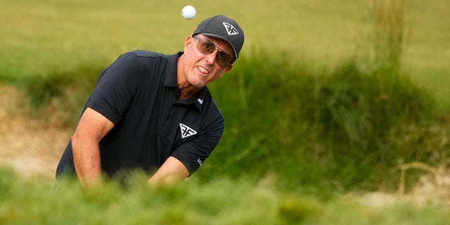 Phil Mickelson chips
