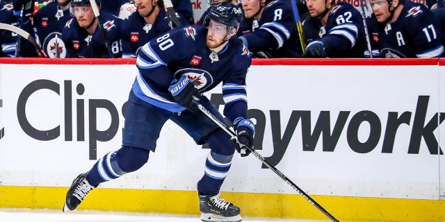 Pierre-Luc Dubois skates