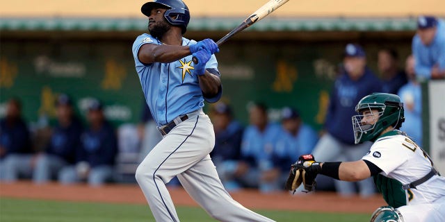 Randy Arozarena hits a double
